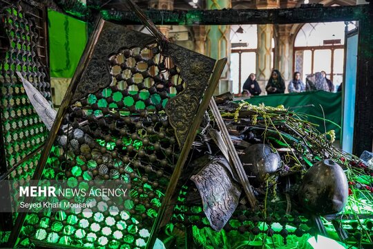 آثار هتک حرمت اغتشاشگران به امامزاده سبزقبا