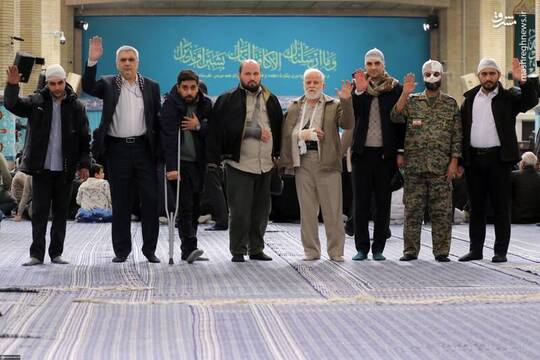 تعدادی از مجروحان اغتشاشات تروریستی اخر کشور در حسینیه امام خمینی(ره) حضور پیدا کردند.