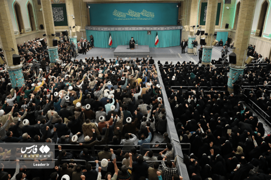 دیدار اقشار مختلف مردم با رهبر انقلاب در سالروز مبعث پیامبر اعظم (ص) شنبه ۲۷ دی ماه برگزار شد.