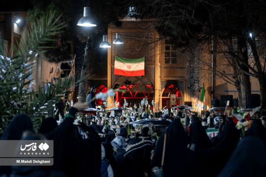 مردم تهران در پی هتک حرمت به مساجد سراسر کشور شامگاه روز یکشنبه با حضور در مسجد شهید بهشتی تهران اقدامات اغتشاشگران و تروریست‌ها را محکوم کردند.