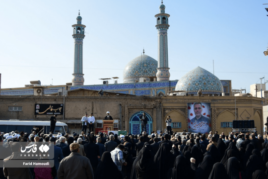 آیین تشییع شهید مدافع امنیت «سلیم جلیلیان» که توسط تروریست‌های مسلح در تهران به شهادت رسیده بود امروز در خرمشهر برگزار شد.