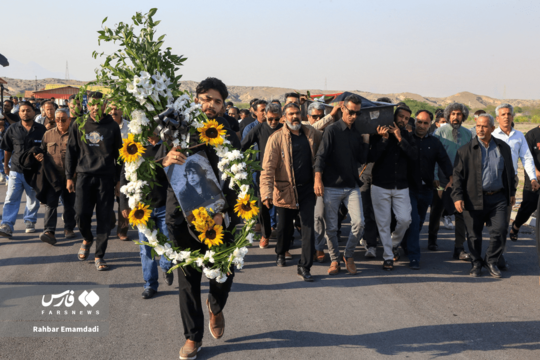 مردم بندرعباس پیکر عیسی بلوچستانی هنرمند موسیقی جنوب را تا منزل ابدی بدرقه کردند.