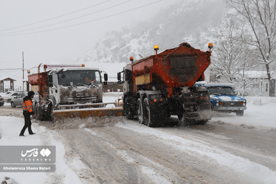 تلاش شبانه روزی راهداری در بازگشایی محور کندوان