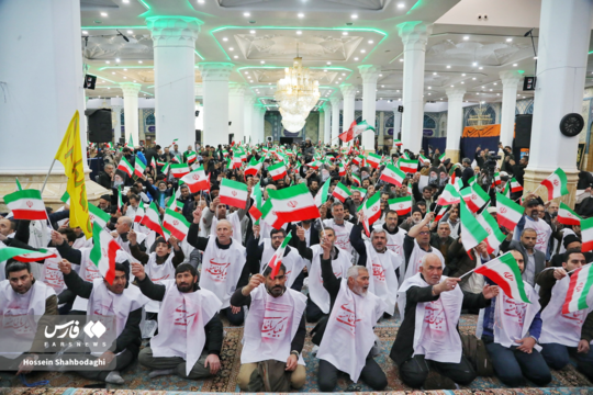 در پی اهانت رئیس‌جمهور آمریکا به رهبر معظم انقلاب، مردم قم در مسجد جمکران با آرمان‌های امام و رهبری بیعت کردند.