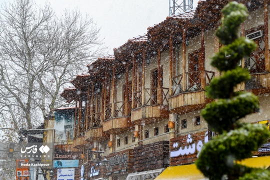 بارش برف سنگین زمستانی در اولین روز بهمن ماه مرکز استان مازندران را سفیدپوش کرد.