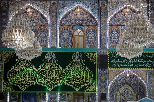 به مناسبت فرا رسیدن ولادت انوار کربلا کتیبه‌های اعیاد شعبانیه در حرم مطهر حضرت اباعبدالله الحسین علیه‌السلام نصب شد.