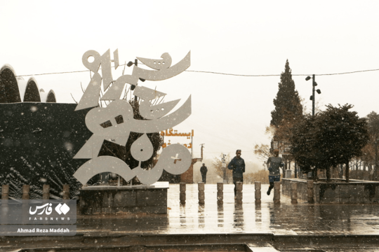 در ساعات اولیه صبح چهارشنبه مردم شیراز پس از هشت سال شاهد بارش برف در این کلانشهر بودند.