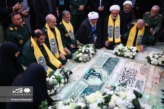 مراسم گرامیداشت روز پاسدار و رونمایی از سنگ مزار مطهر سپهبد شهید حسین سلامی در حرم حضرت عبدالعظیم حسنی (ع) برگزار شد.