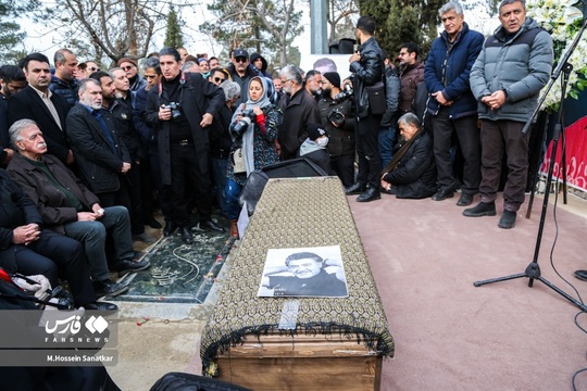 مراسم تشییع و خاک‌سپاری پیکر مرحوم «رضا رویگری» جمعه ۳ بهمن، در قطعه هنرمندان بهشت زهرا برگزار شد