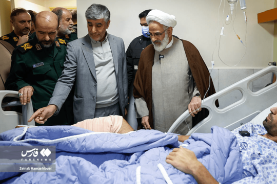 عیادت نماینده رهبر معظم انقلاب از جانبازان جنگ تروریستی اخیر
