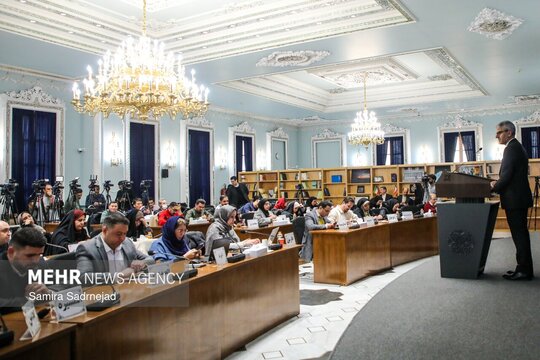 نشست خبری اسماعیل بقایی سخنگوی وزارت امور خارجه ظهر روز دوشنبه ۶ بهمن ماه با حضور اصحاب رسانه برگزار شد.