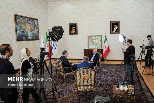 محمدباقر قالیباف رئیس مجلس شورای اسلامی صبح امروز چهارشنبه در گفت و گو با خبرنگار شبکه خبری سی ان ان آمریکا به سوالات این رسانه در مورد تحولات منطقه و ایران پاسخ داد.