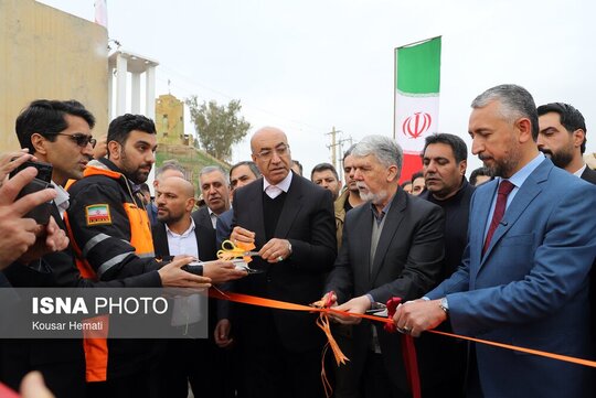 مراسم آغاز به کار اعطای روادید تردد خودروهای سواری از مرز خسروی در سفر وزیر فرهنگ و ارشاد اسلامی به کرمانشاه
