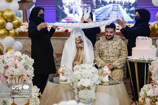 آیین ازدواج ۲۰۰ تن از سربازان وظیفه نیروی زمینی ارتش جمهوری اسلامی ایران در ستاد هوانیروز برگزار شد.