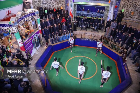 آیین به صدا درآمدن زنگ انقلاب در زورخانه شهید فهمیده