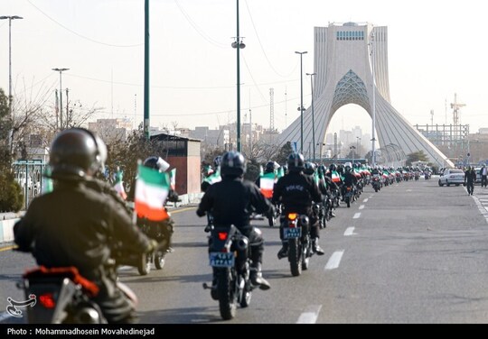 همزمان با لحظه ورود تاریخی امام خمینی(ره) به ایران در 12 بهمن‌ 1357، رژه موتورسواران به مناسبت آغاز دهه فجر انقلاب اسلامی از فرودگاه مهرآباد تهران تا بهشت زهرا برگزار شد.