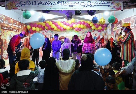 نمایشگاه عیدانه به همت خیرین موسسه فرهنگی قرآنی، خیریه امام حسن مجتبی علیه السلام با محوریت عرضه پوشاک و کفش برگزار شد.