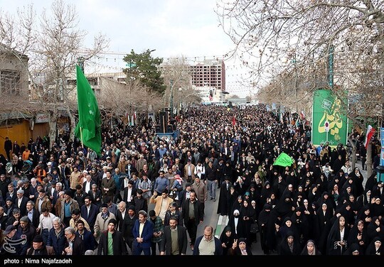 اجتماع عظیم منتظران ظهور هم‌زمان با سالروز ولادت باسعادت حضرت قائم آل محمد(عج)، در میدان شهدای مشهد مقدس با حضور پرشور اقشار مختلف مردم برگزار شد.