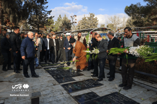 تجدید میثاق با شهدا و آرمان‌های امام و رهبری در کرج