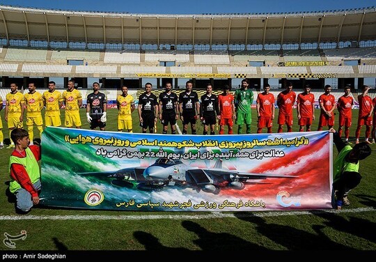 دیدار تیم های فوتبال فجر شهید سپاسی شیراز و تراکتورسازی تبریز