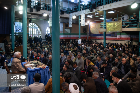 مراسم سالانه تجدید پیمان با آرمان‌های امام خمینی (ره) و رهبر معظم انقلاب با عنوان «امام و قیام» با حضور سعید جلیلی در حسینیه جماران برگزار شد.