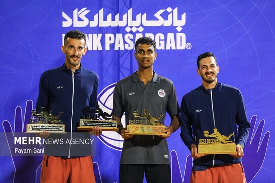 پنجمین دوره مسابقات والیبال ساحلی قهرمانی باشگاه‌های برتر کشور که از روز چهارشنبه ۱۶ بهمن با حضور ۱۲ تیم آغاز شده بود، با قهرمانی پیکان بندر دیر به پایان رسید.