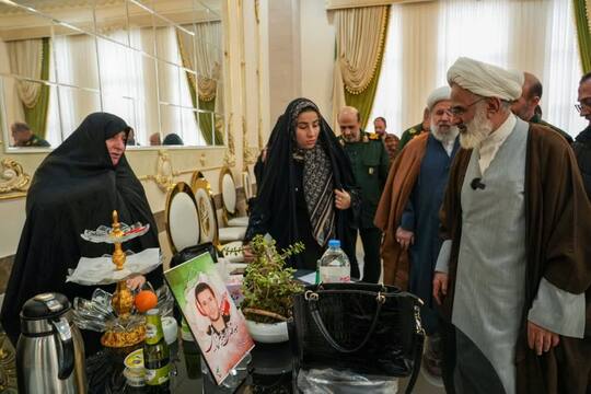 مراسم بزرگداشت شهدای جنگ دوازده‌ روزه با حضور نماینده ولی فقیه در سپاه، خانواده‌های شهدا، جمعی از فرماندهان نظامی و مسئولان استانی در کرج برگزار شد.