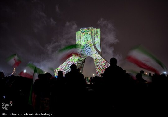 نورافشانی واجرای ویدئومپینگ در میدان آزادی