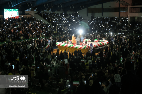 سالن فجر کرمان شامگاه ۲۱ بهمن میزبان مراسم جشن چهل‌وهفتمین سالگرد پیروزی انقلاب اسلامی با حضور شش هزار نفر از اقشار مختلف مردم بود.