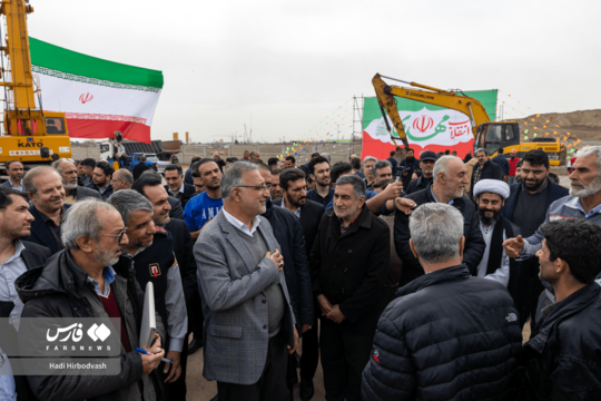 عملیات اجرایی خط ۱۱ مترو با حضور علیرضا زاکانی، شهردار تهران، سردار عبدالرضا عابد، فرمانده قرارگاه سازندگی خاتم‌الانبیا،  ۲۱  بهمن  از بیمارستان کودکان حکیم آغاز شده است