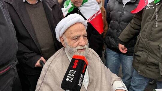 حضور حجت الاسلام محسن قرائتی در راهپیمایی یوم الله ۲۲ بهمن