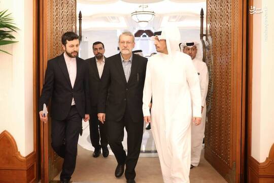 علی لاریجانی دبیر شورای عالی امنیت ملی امروز چهارشنبه با محمد بن عبدالرحمن آل ثانی نخست‌ وزیر و وزیر امور خارجه‌ی قطر دیدار و گفت‌وگو کرد.