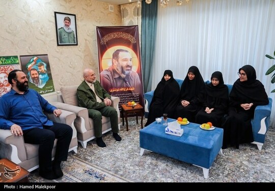 حضور رئیس مجلس در منزل شهید فرج‌الله شوشتری - مشهد مقدس