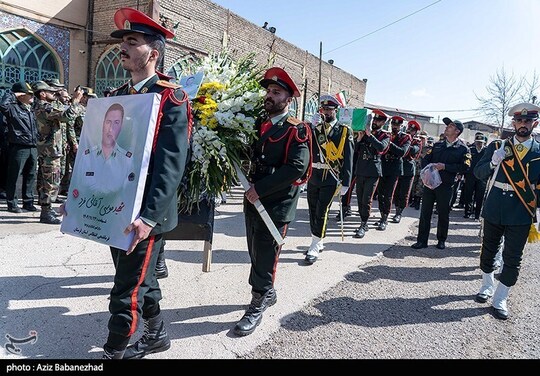 روز جمعه مراسم تشییع پیکر شهید امنیت سرگرد «موسی آقایی فرد» با حضور مردم و مسئولان در خرم‌آباد برگزار شد.