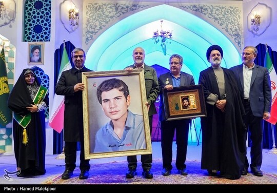 کنگره ملی شهدای غریب اسارت شامگاه جمعه با حضور محمدباقر قالیباف و خانواده‌های معزز شهدا و آزادگان در سالن قدس حرم مطهر رضوی در مشهد مقدس برگزار شد.