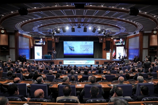 حضور رئیس‌جمهور پزشکیان همایش بین‌المللی فرصت‌های سرمایه‌گذاری راه‌گذرهای ریلی و جاده‌ای