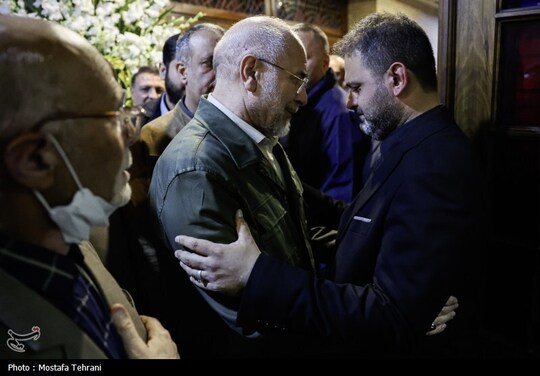 مراسم ختم مرحوم عبدالله جباری پدر نماینده و عضو هیئت رئیسه مجلس رضا جباری با حضور محمد باقرقالیباف و جمعی از نمایندگاه مجلس ،تعدادی از وزیران هیئت دولت،هنرمندان و مسئولین کشوری و لشگری در مسجد نور برگزار شد.