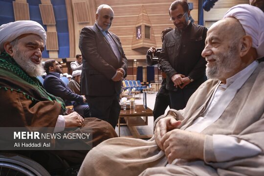 آئین افتتاحیه مراکز معارف اسلام ناب با حضور حجت الاسلام محمد قمی رئیس سازمان تبلیغات اسلامی، سید مرتضی بختیاری رئیس کمیته امداد امام خمینی (ره)، حجت الاسلام قراتی در مجموعه فرهنگی سرچشمه برگزار شد.