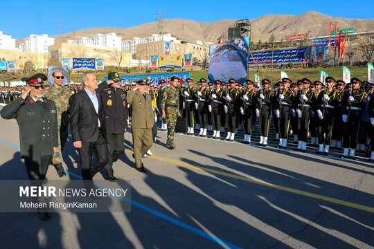 مراسم دانش آموختگی دانشکده افسری و تربیت پلیس  با حضور مسعود پزشکیان رئیس جمهور در دانشگاه افسری و تربیت پلیس برگزار شد.