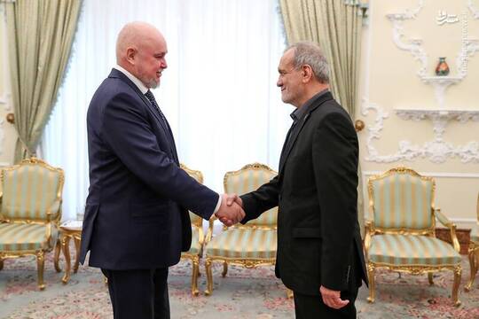 سرگئی سیویلف وزیر انرژی روسیه با مسعود پزشکیان رئیس جمهور در نهاد ریاست جمهوری دیدار و گفت‌وگو کرد.