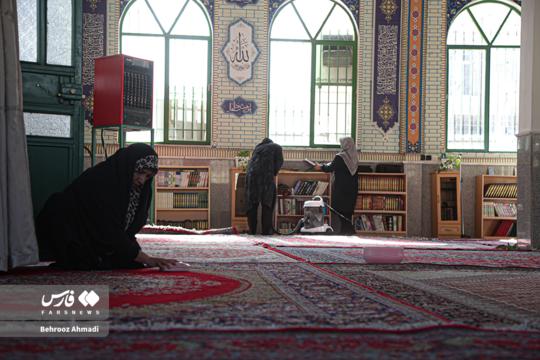 غبارروبی مساجد کرمانشاه در آستانه ماه مبارک رمضان