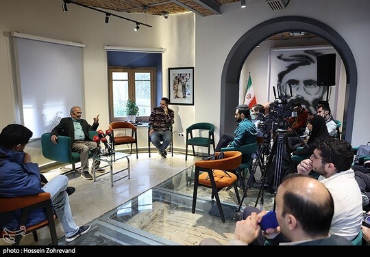 ماشاءالله شمس‌الواعظین روزنامه‌نگار و عضو شورای اطلاع‌رسانی دولت در نشستی با موضوع «مسئله؛ ایران است» که در محل خانه روزنامه‌نگاران شهر برگزار شد، به تشریح پروتکل‌های حرفه‌ای رسانه‌ای در شرایط بحرانی پرداخت