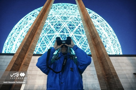 غروب روز ۲۹ بهمن‌ماه رصد استهلال هلال ماه رمضان با حضور چند تیم در تالار قرآن برگزار شد.