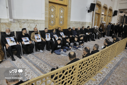 مراسم ملی اربعین شهدای فتنه آمریکایی صهیونی با سخنرانی حجت‌الاسلام ناصر رفیعی و مداحی مهدی سلحشور در حرم حضرت معصومه برگزار شد.