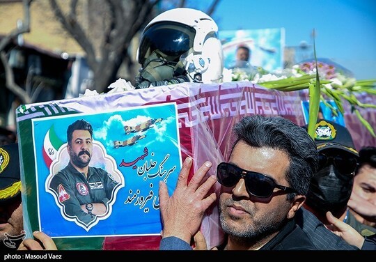 پیکر مطهر خلبان شهید سرهنگ مهدی فیروزمند، از خلبانان تیزپرواز نیروی هوایی ارتش جمهوری اسلامی ایران بر شانه‌های مردمی قدرشناس در تبریز تشییع شد