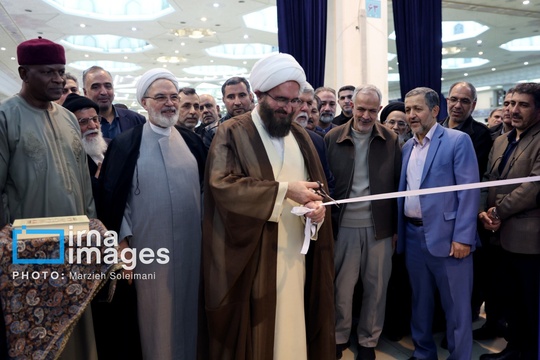 مراسم افتتاحیه سی و سومین نمایشگاه بین‌المللی قرآن کریم شامگاه شنبه با حضور« سیدعباس صالحی» وزیر فرهنگ و ارشاد اسلامی در مصلی امام خمینی (ره) برگزار شد.