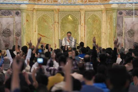 مراسم مناجات‌ شب پنجم ماه مبارک رمضان در رواق امام خمینی(ره) حرم مطهر امام‌ رضا علیه‌السلام با مداحی حاج محمود کریمی برگزار شد.