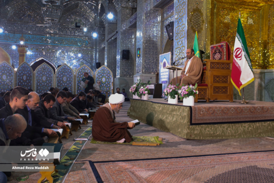 محفل انس با قرآن کریم در حرم سید علاءالدین حسین(ع)