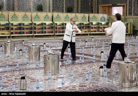 ضیافت افطار در حرم مطهر رضوی