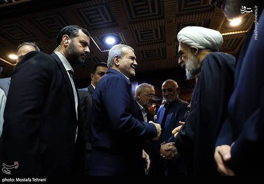 مراسم ترحیم مرحوم محمد قمی برادر آیت‌الله محسن قمی معاون ارتباطات بین‌الملل دفتر مقام معظم رهبری با حضور مسعود پزشکیان رئیس جمهور و تعدادی از مسئولان در مسجد نور برگزار شد.